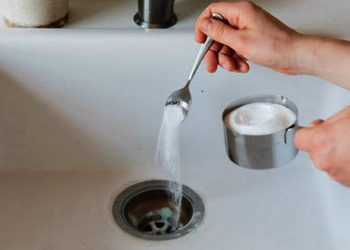 Ve sinh chau rua bang baking soda