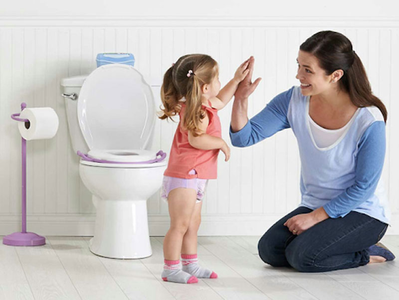Chỉ bắt đầu dạy trẻ đi vệ sinh đúng cách khi trẻ sẵn sàng